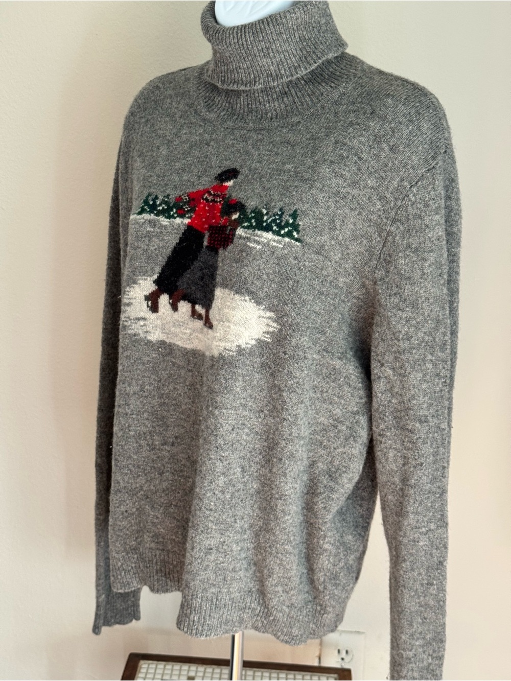 LAUREN RALPH LAUREN Holiday Ice Skaters Turtleneck Sweater - Lambswool - Large - Picture 9 of 16
